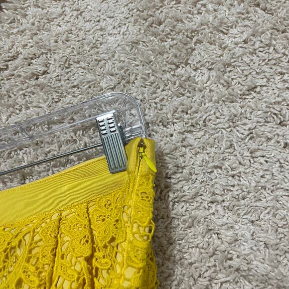 Club Monaco Yellow Floral Lace Crochet 60's 70's Boho-Chic Feminine Mini Skirt - Picture 3 of 6